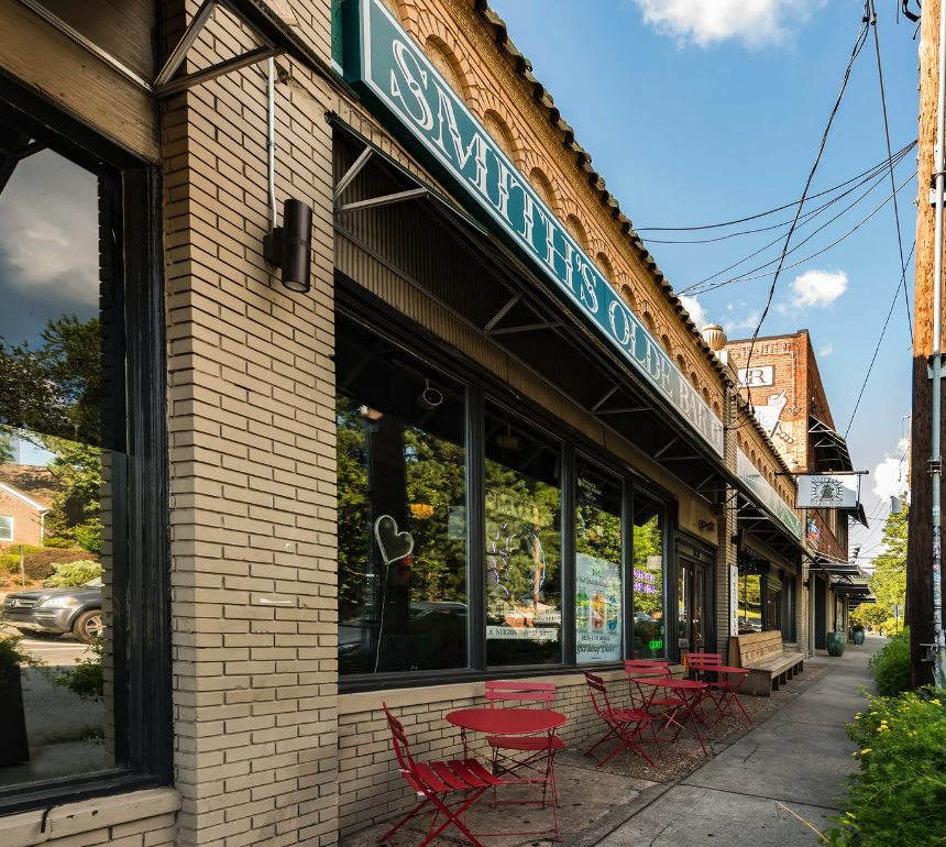 Smith's Olde Bar exterior